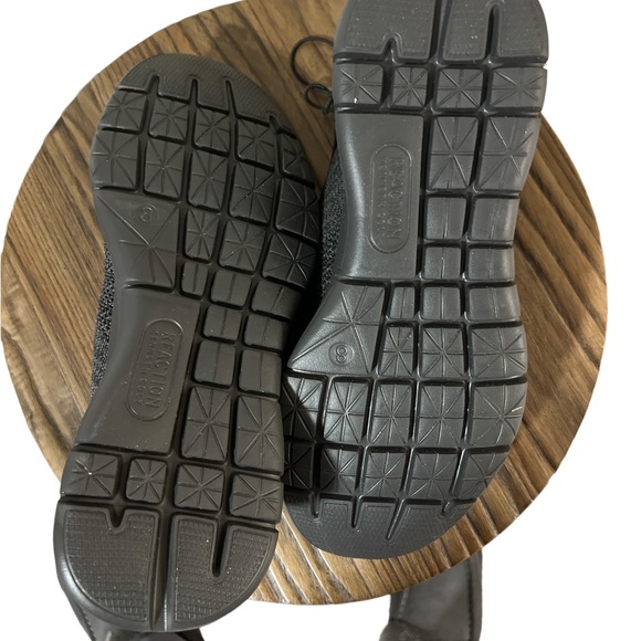 NWT Kenneth Cole Reaction Sneaker - Size 8 - Picture 4 of 7